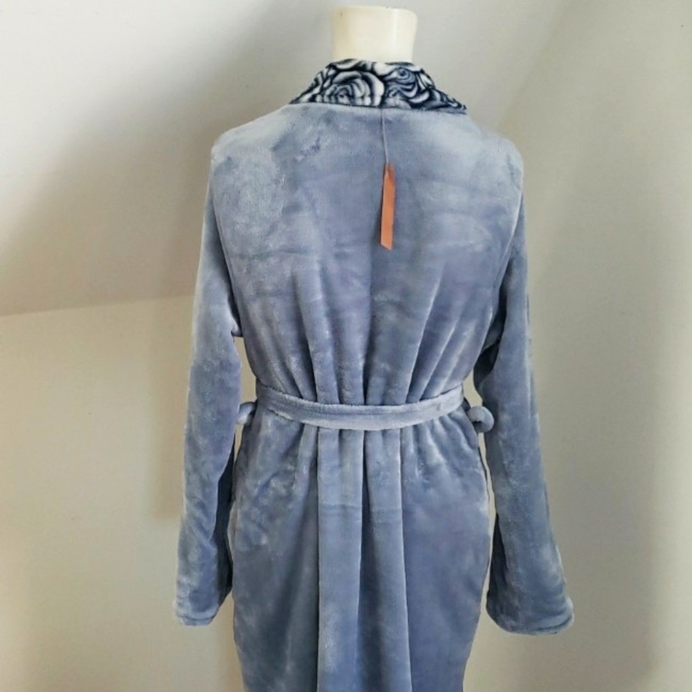 Casa Zeta-Jones Womens reversible blue/blue white floral rosette robe, Size S - Picture 9 of 16
